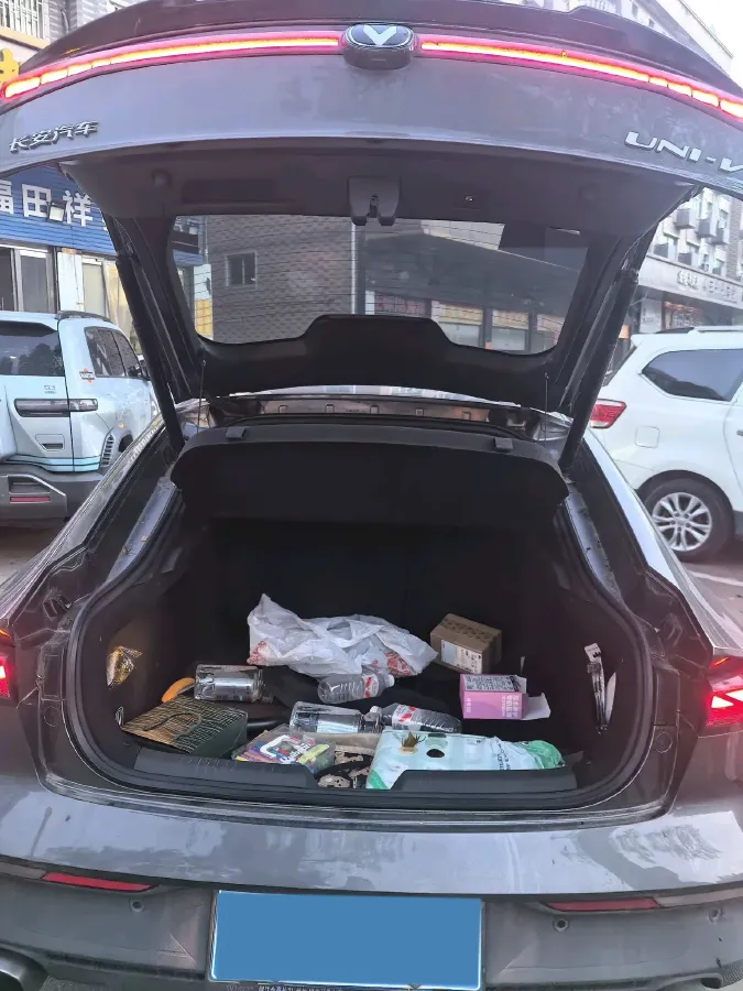 2022 ChangAn UNI-V 1.5T 188HP L4 7DCT,autocango,china used car exporter,china ev exporter,chinese used car exporter,chinese used ev exporter