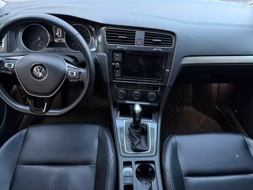 2019 Ford Focus 1.5T 184HP L3 8AT,autocango,china used car exporter,china ev exporter,chinese used car exporter,chinese used ev exporter