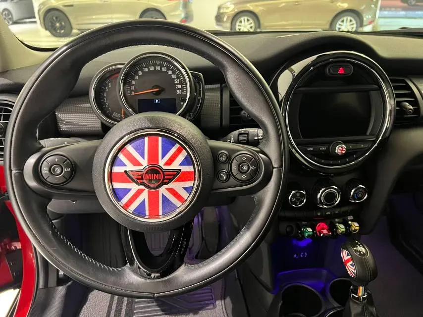 2016 MINI MINI 1.5T 136HP L3 6AT,autocango,china used car exporter,china ev exporter,chinese used car exporter,chinese used ev exporter