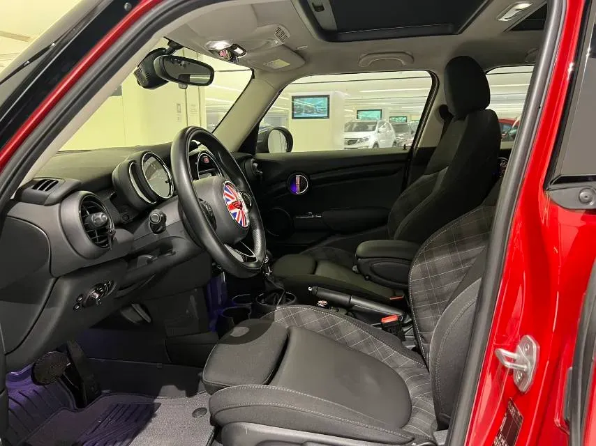 2016 MINI MINI 1.5T 136HP L3 6AT,autocango,china used car exporter,china ev exporter,chinese used car exporter,chinese used ev exporter