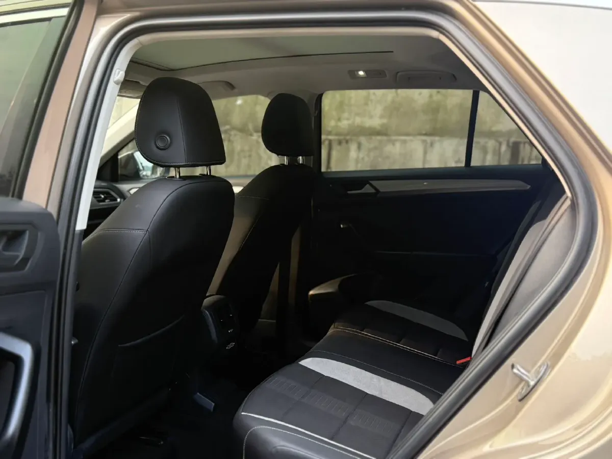 2020 Volkswagen T-Roc 1.4T 131HP L4 7DCT,autocango,china used car exporter,china ev exporter,chinese used car exporter,chinese used ev exporter