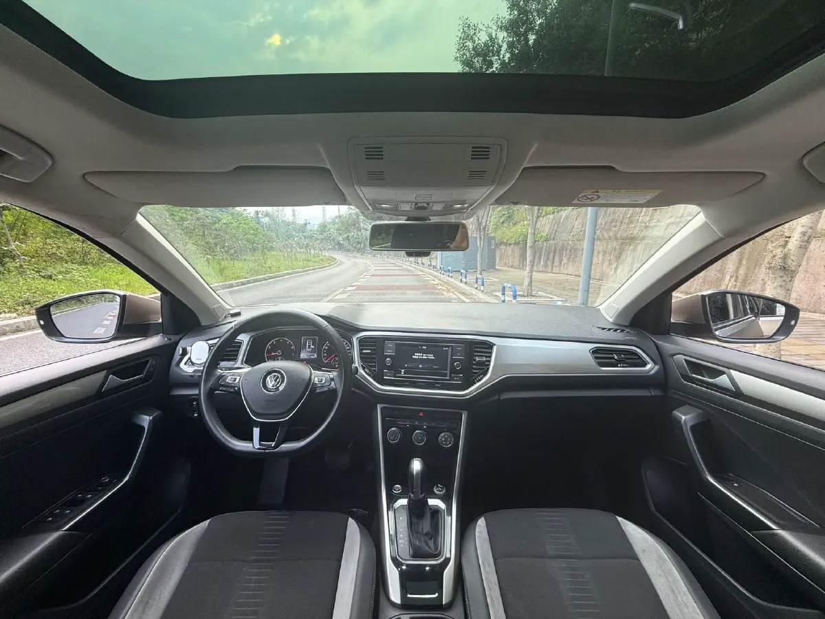 2020 Volkswagen T-Roc 1.4T 131HP L4 7DCT,autocango,china used car exporter,china ev exporter,chinese used car exporter,chinese used ev exporter