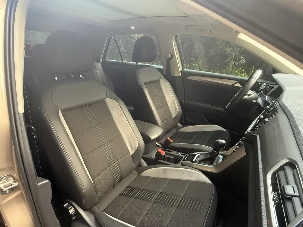 2020 Volkswagen T-Roc 1.4T 131HP L4 7DCT,autocango,china used car exporter,china ev exporter,chinese used car exporter,chinese used ev exporter