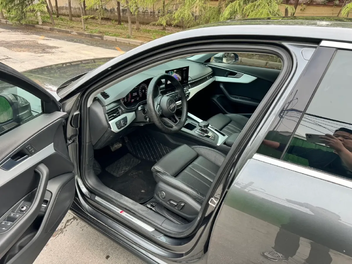 2022 Audi A4L 2.0T 190HP L4 7DCT,autocango,china used car exporter,china ev exporter,chinese used car exporter,chinese used ev exporter