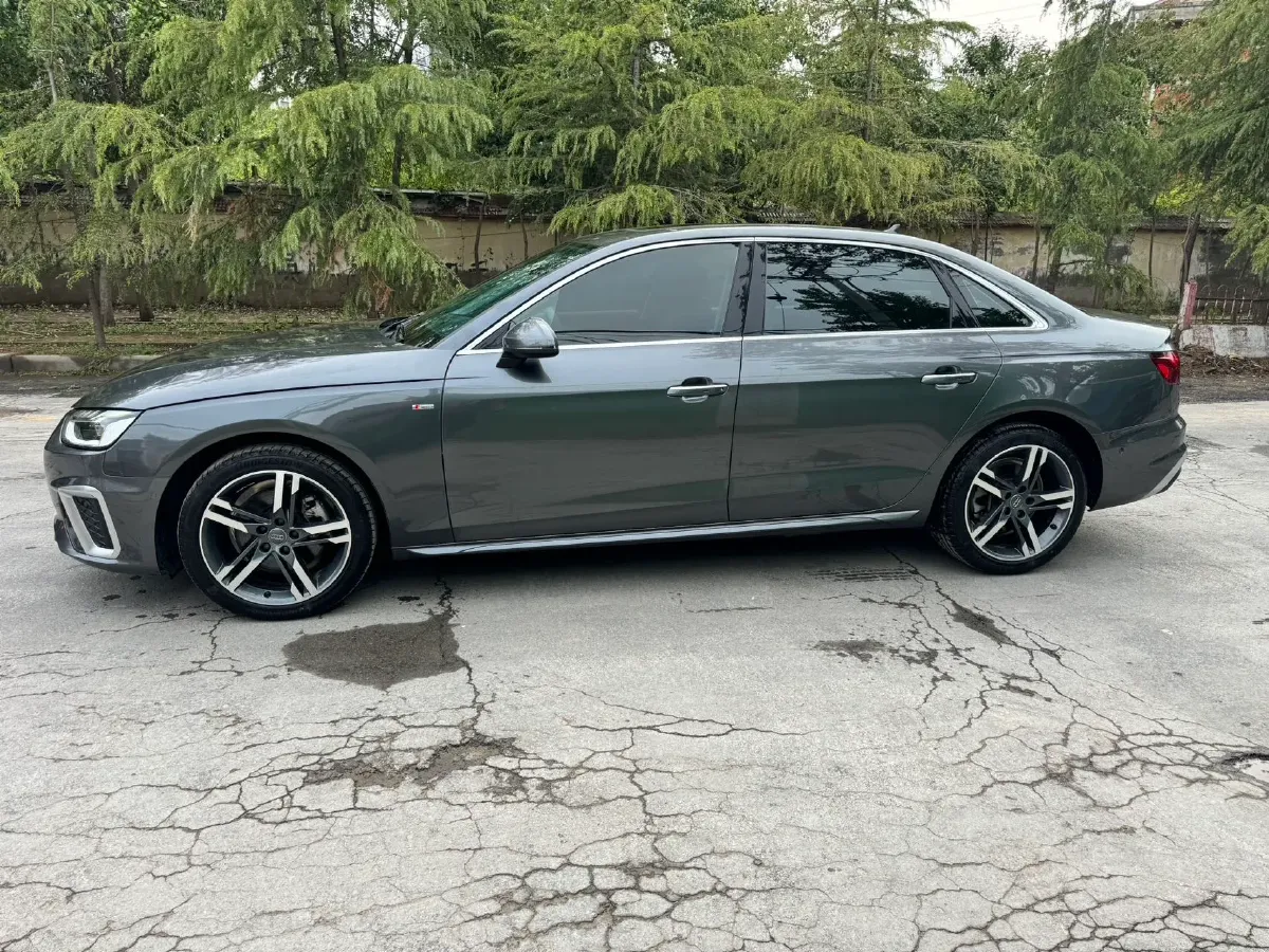 2022 Audi A4L 2.0T 190HP L4 7DCT,autocango,china used car exporter,china ev exporter,chinese used car exporter,chinese used ev exporter