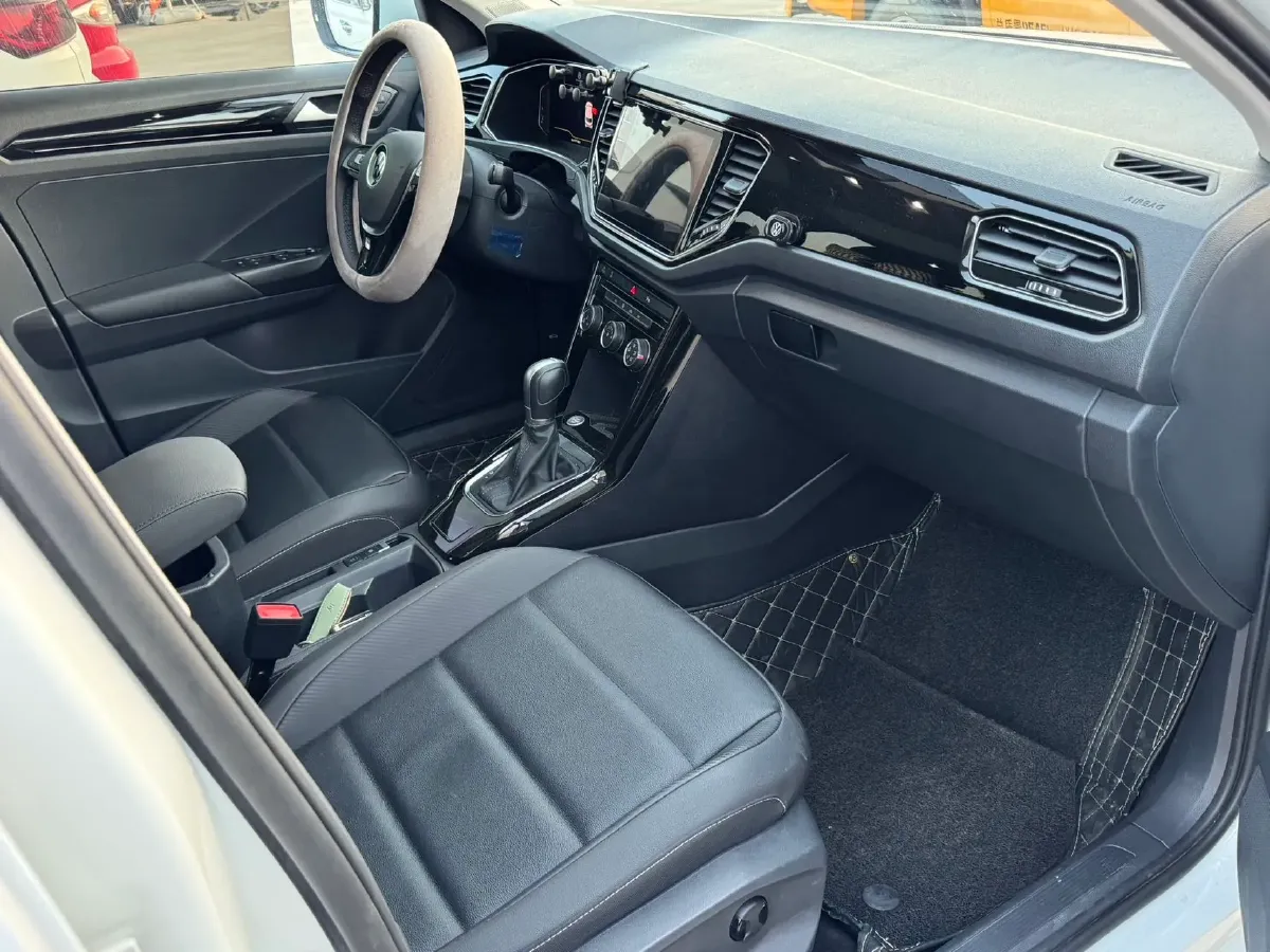 2022 Volkswagen T-Roc 1.4T 150HP L4 7DCT,autocango,china used car exporter,china ev exporter,chinese used car exporter,chinese used ev exporter