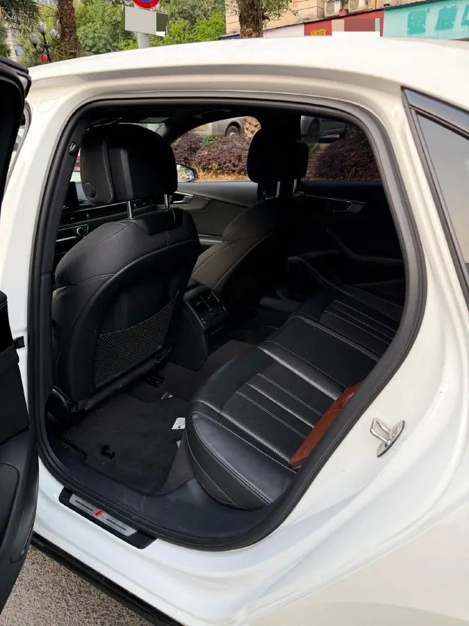 2023 Audi A4L 2.0T 190HP L4 7DCT,autocango,china used car exporter,china ev exporter,chinese used car exporter,chinese used ev exporter