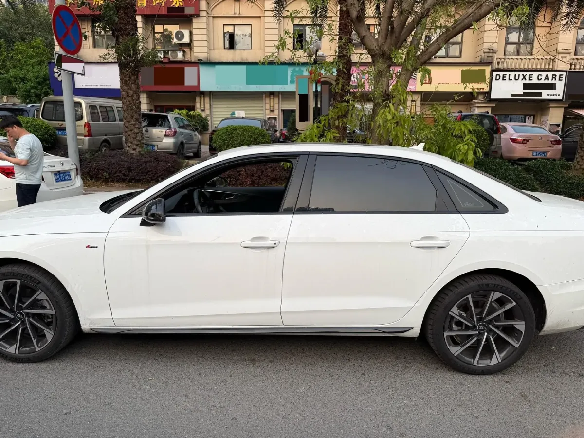 2023 Audi A4L 2.0T 190HP L4 7DCT,autocango,china used car exporter,china ev exporter,chinese used car exporter,chinese used ev exporter