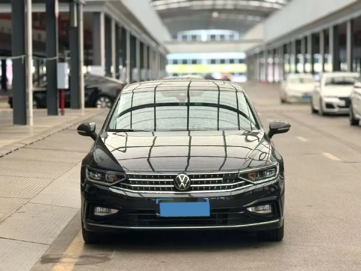 2023 Volkswagen Magotan 2.0T 186HP L4 7DCT,autocango,china used car exporter,china ev exporter,chinese used car exporter,chinese used ev exporter