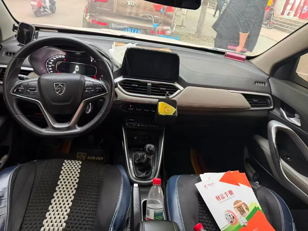 2019 BaoJun 730 1.5L 105HP L4 6MT,autocango,china used car exporter,china ev exporter,chinese used car exporter,chinese used ev exporter