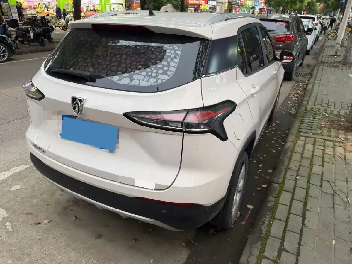 2019 BaoJun 730 1.5L 105HP L4 6MT,autocango,china used car exporter,china ev exporter,chinese used car exporter,chinese used ev exporter