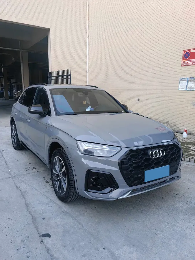 2024 Audi Q5L 2.0T 245HP L4 7DCT,autocango,china used car exporter,china ev exporter,chinese used car exporter,chinese used ev exporter