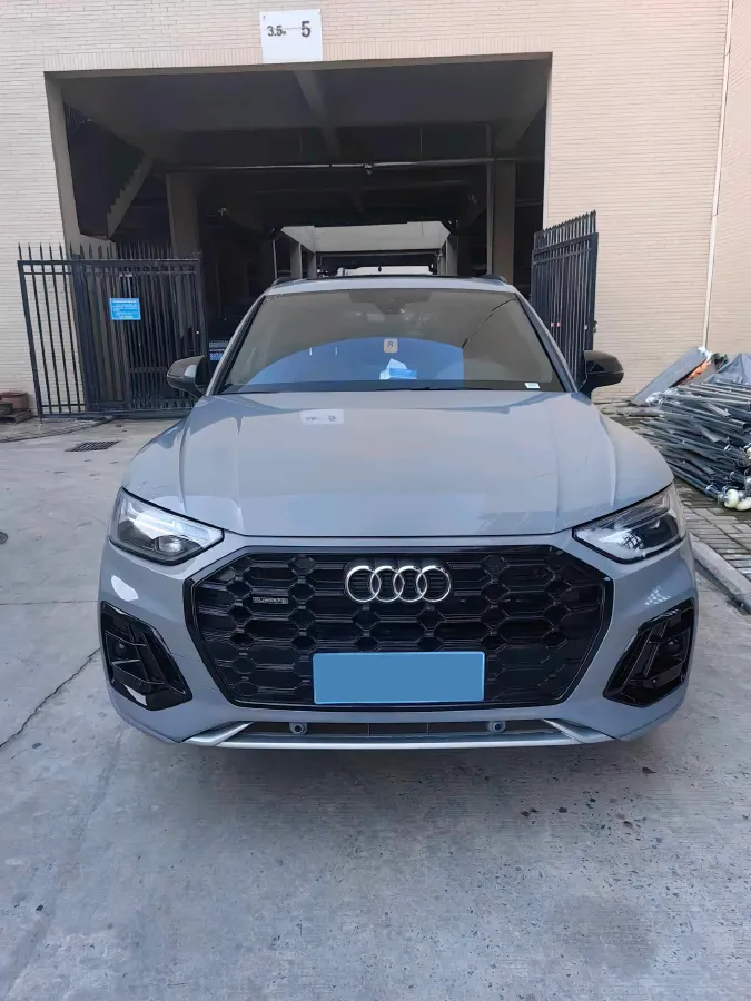 2024 Audi Q5L 2.0T 245HP L4 7DCT,autocango,china used car exporter,china ev exporter,chinese used car exporter,chinese used ev exporter