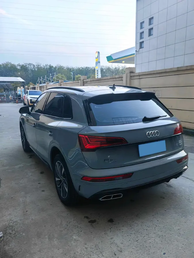 2024 Audi Q5L 2.0T 245HP L4 7DCT,autocango,china used car exporter,china ev exporter,chinese used car exporter,chinese used ev exporter