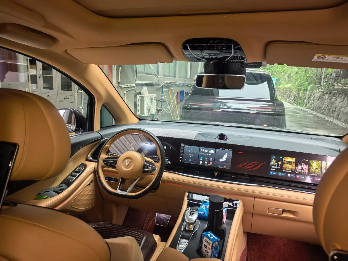 2022 Voyah Dream 1.5T 136HP L4 PHEV 25.57KWH,autocango,china used car exporter,china ev exporter,chinese used car exporter,chinese used ev exporter