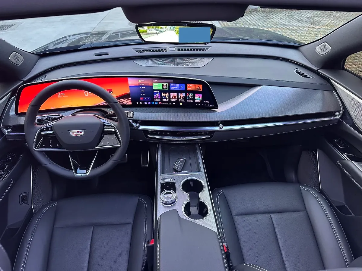 2025 Cadillac XT5 2.0T 237HP L4 9AT,autocango,china used car exporter,china ev exporter,chinese used car exporter,chinese used ev exporter