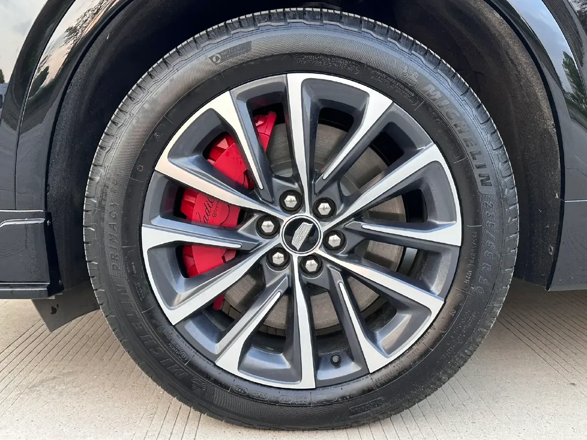 2025 Cadillac XT5 2.0T 237HP L4 9AT,autocango,china used car exporter,china ev exporter,chinese used car exporter,chinese used ev exporter