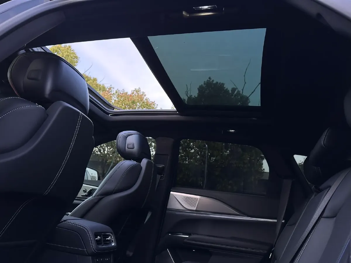 2025 Cadillac XT5 2.0T 237HP L4 9AT,autocango,china used car exporter,china ev exporter,chinese used car exporter,chinese used ev exporter