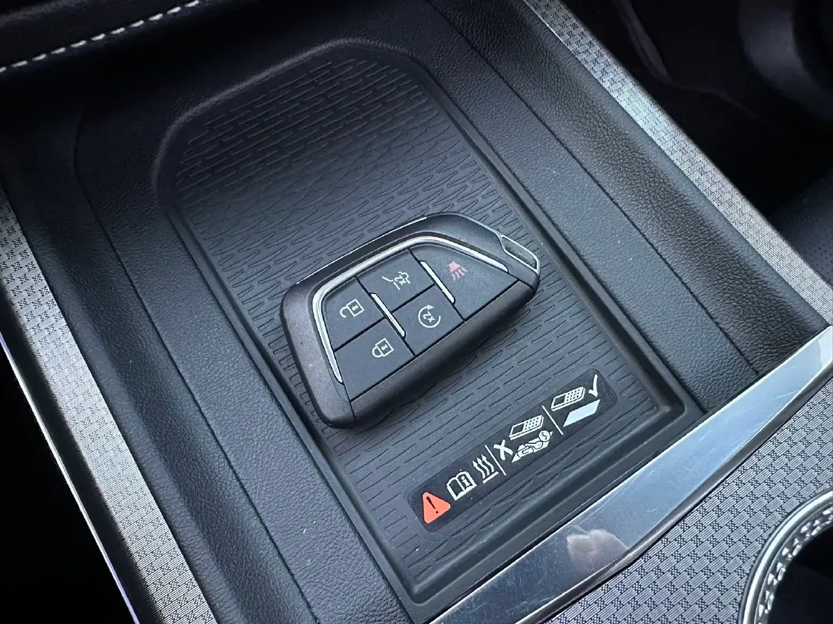 2025 Cadillac XT5 2.0T 237HP L4 9AT,autocango,china used car exporter,china ev exporter,chinese used car exporter,chinese used ev exporter