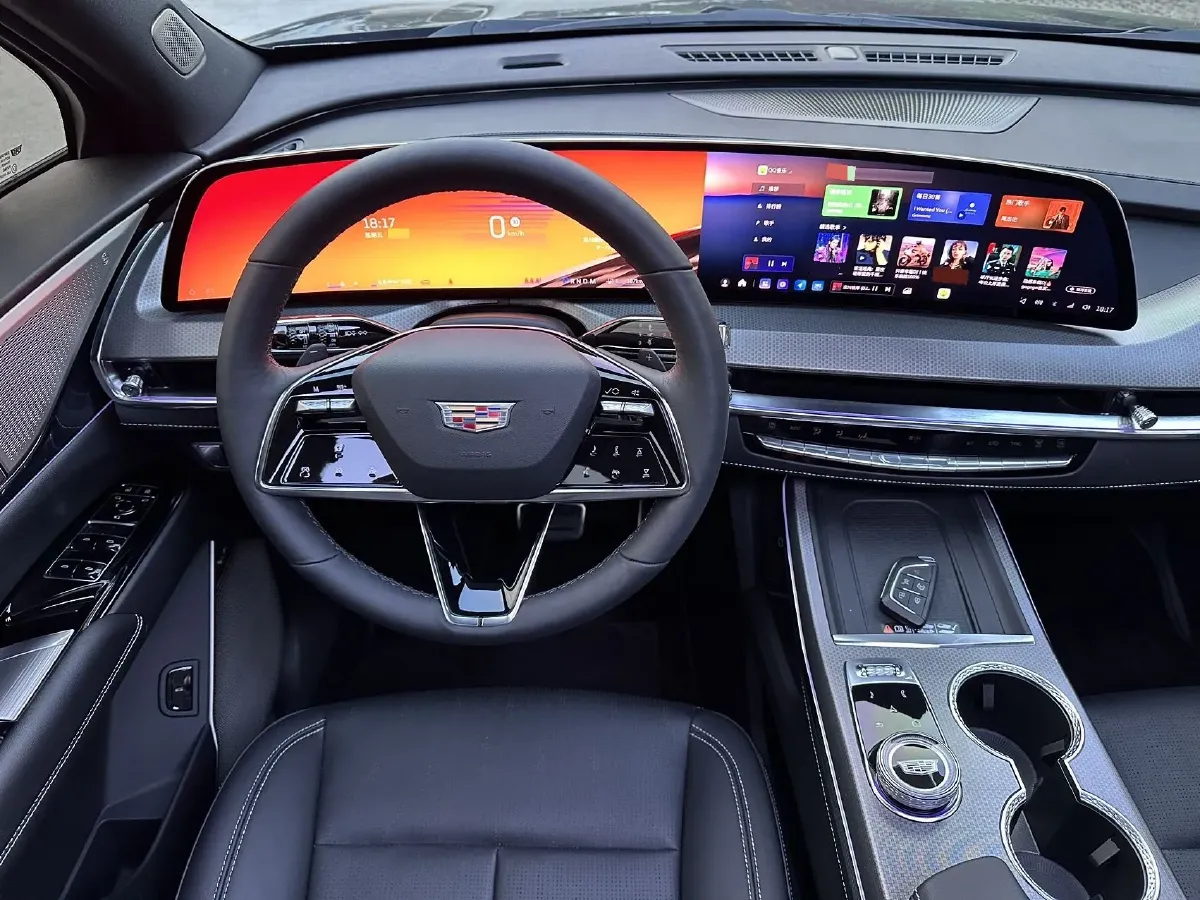 2025 Cadillac XT5 2.0T 237HP L4 9AT,autocango,china used car exporter,china ev exporter,chinese used car exporter,chinese used ev exporter