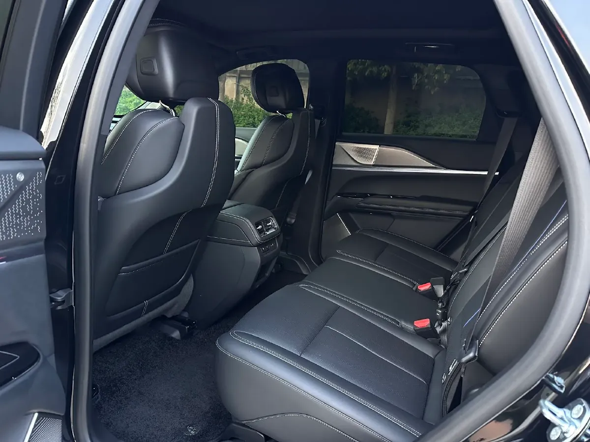 2025 Cadillac XT5 2.0T 237HP L4 9AT,autocango,china used car exporter,china ev exporter,chinese used car exporter,chinese used ev exporter