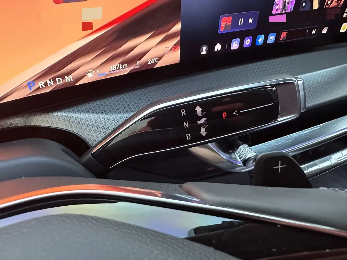 2025 Cadillac XT5 2.0T 237HP L4 9AT,autocango,china used car exporter,china ev exporter,chinese used car exporter,chinese used ev exporter