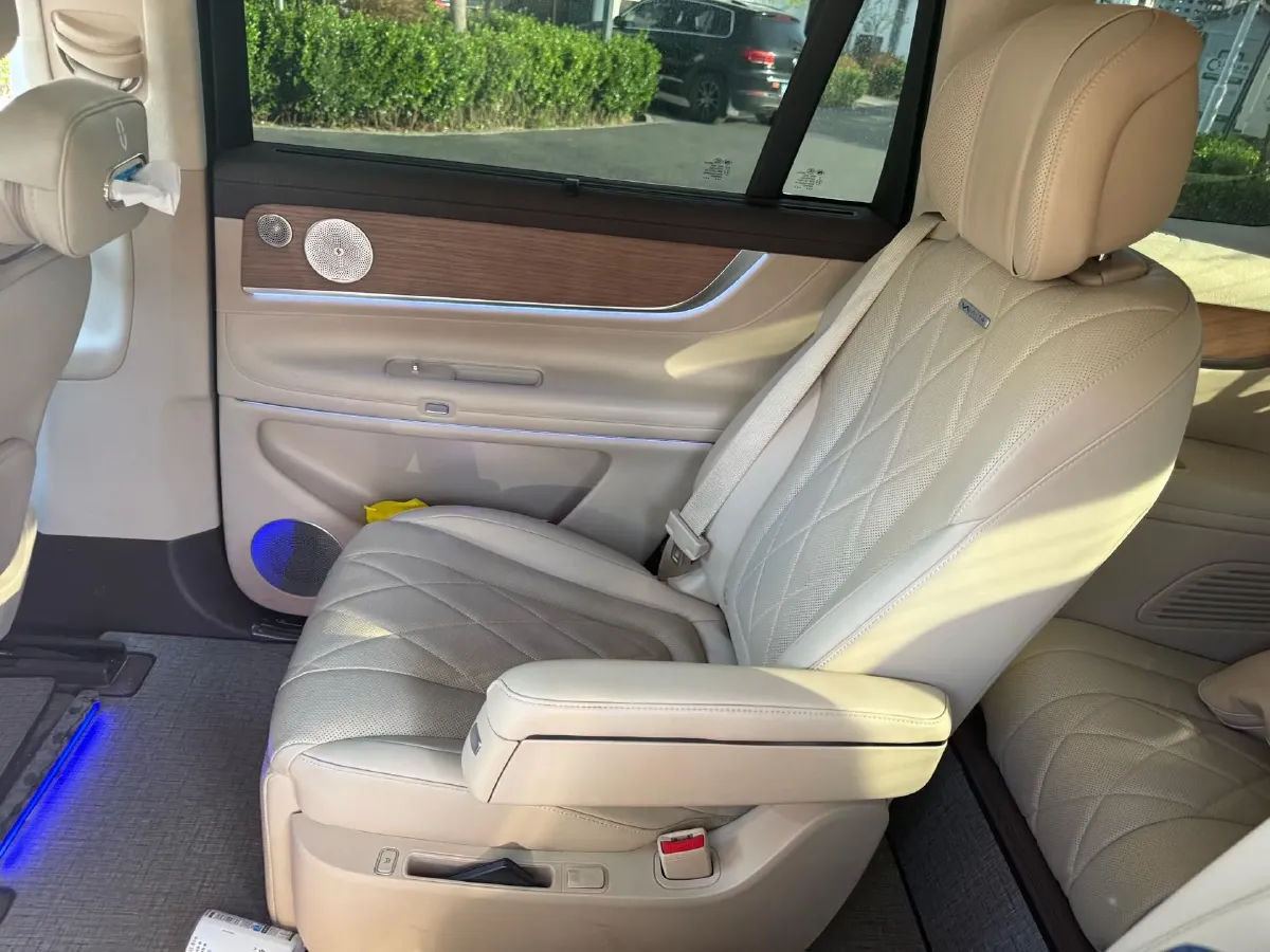 2024 AITO AITO M9 1.5T 152HP L4 REEV 42KWH,autocango,china used car exporter,china ev exporter,chinese used car exporter,chinese used ev exporter