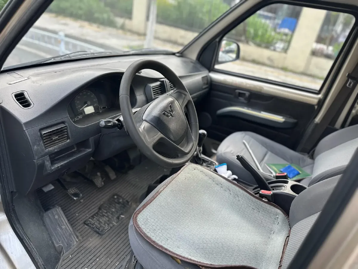 2017 WuLing RongGuang 1.5L 107HP L4 5MT,autocango,china used car exporter,china ev exporter,chinese used car exporter,chinese used ev exporter