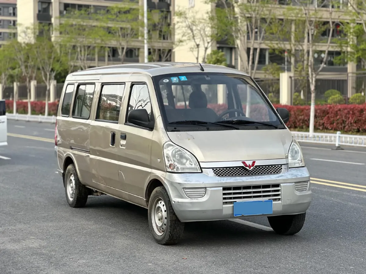 2017 WuLing RongGuang 1.5L 107HP L4 5MT,autocango,china used car exporter,china ev exporter,chinese used car exporter,chinese used ev exporter