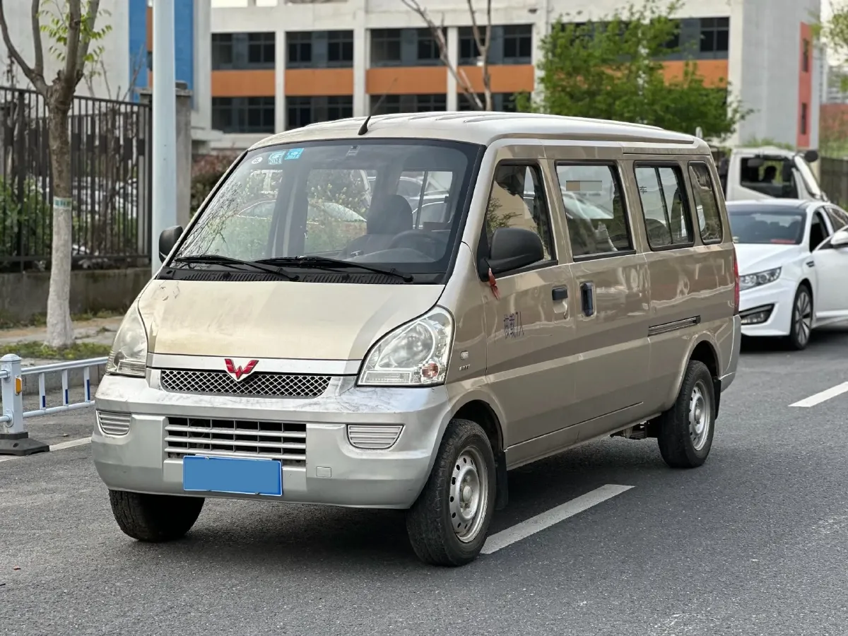 2017 WuLing RongGuang 1.5L 107HP L4 5MT,autocango,china used car exporter,china ev exporter,chinese used car exporter,chinese used ev exporter
