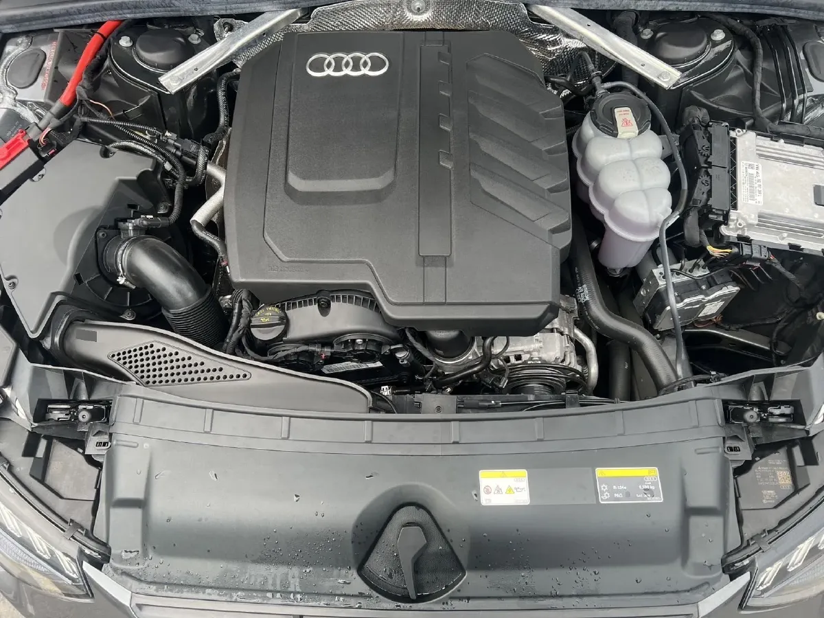 2024 Audi A4L 2.0T 190HP L4 7DCT,autocango,china used car exporter,china ev exporter,chinese used car exporter,chinese used ev exporter