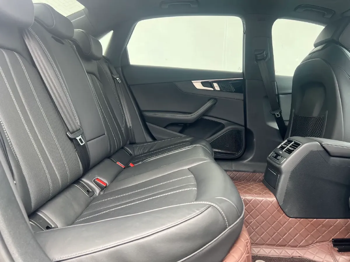 2024 Audi A4L 2.0T 190HP L4 7DCT,autocango,china used car exporter,china ev exporter,chinese used car exporter,chinese used ev exporter