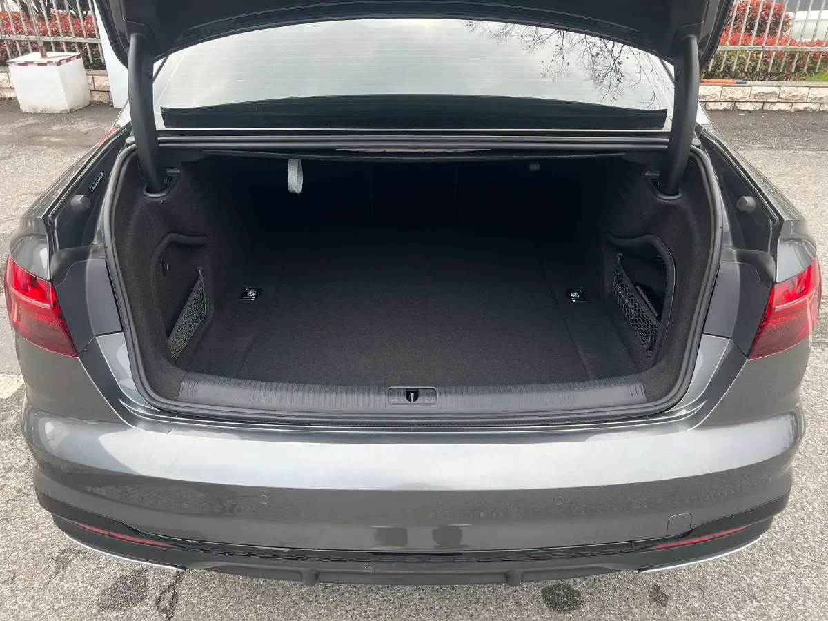 2024 Audi A4L 2.0T 190HP L4 7DCT,autocango,china used car exporter,china ev exporter,chinese used car exporter,chinese used ev exporter