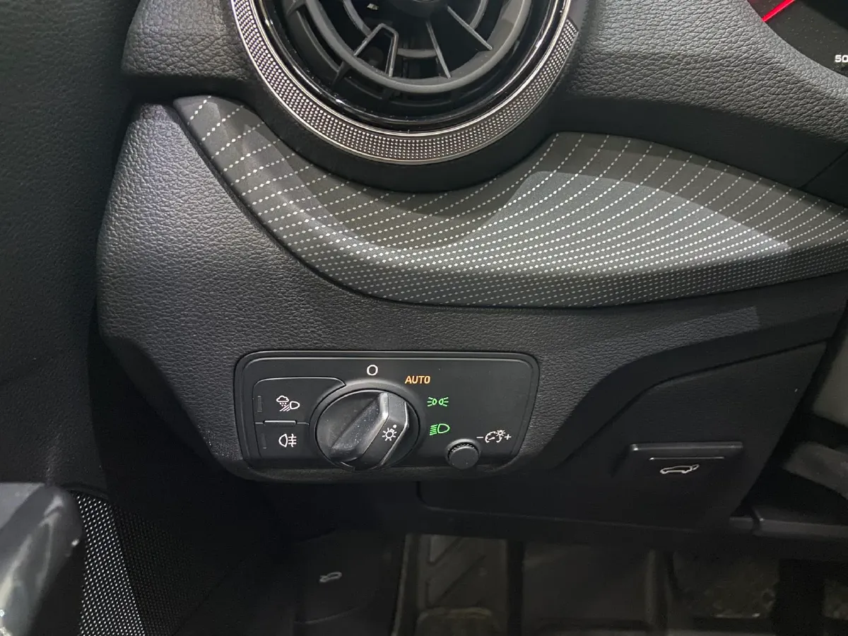 2022 Audi Q2L 1.4T 150HP L4 7DCT,autocango,china used car exporter,china ev exporter,chinese used car exporter,chinese used ev exporter