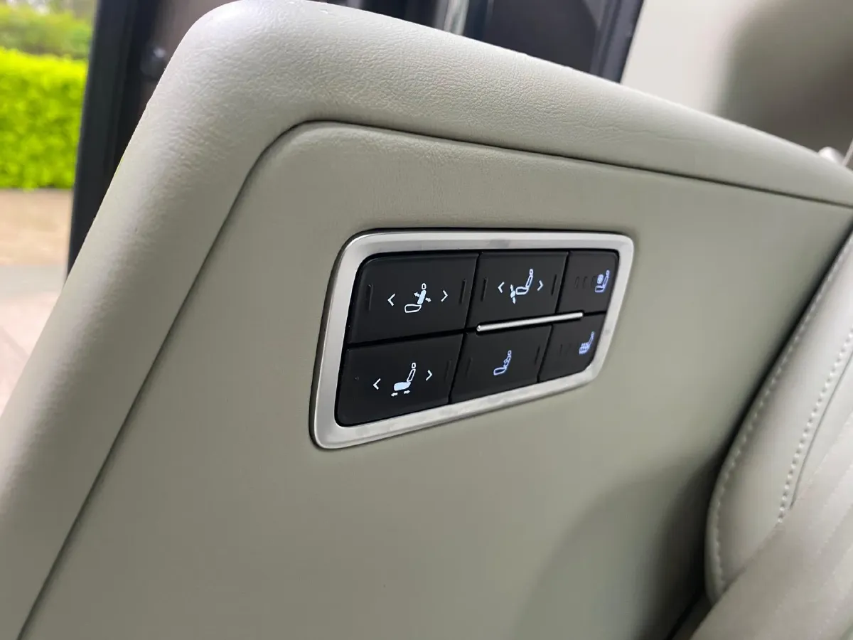 2021 Buick GL8 2.0T 237HP L4 9AT,autocango,china used car exporter,china ev exporter,chinese used car exporter,chinese used ev exporter