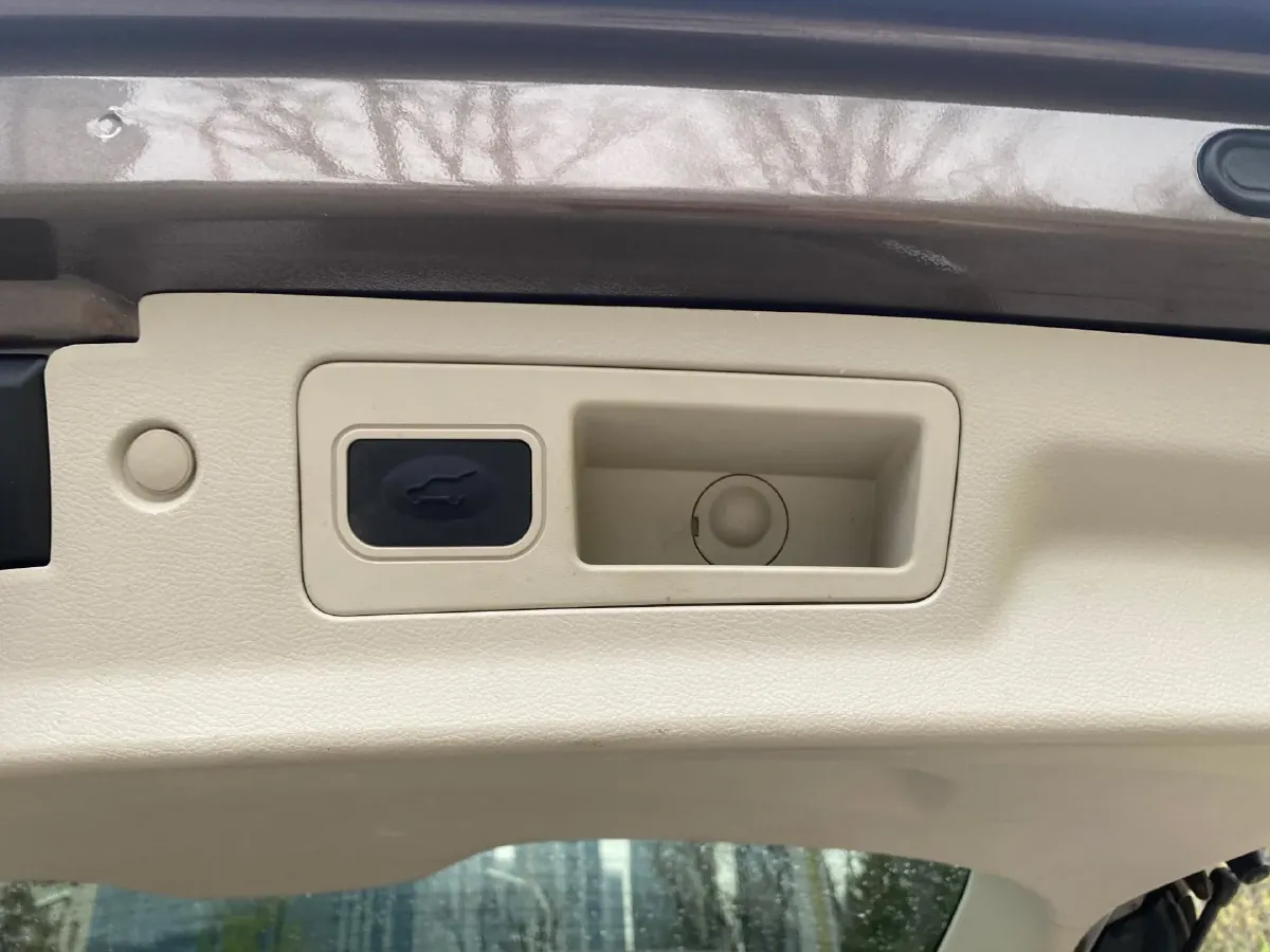 2021 Buick GL8 2.0T 237HP L4 9AT,autocango,china used car exporter,china ev exporter,chinese used car exporter,chinese used ev exporter