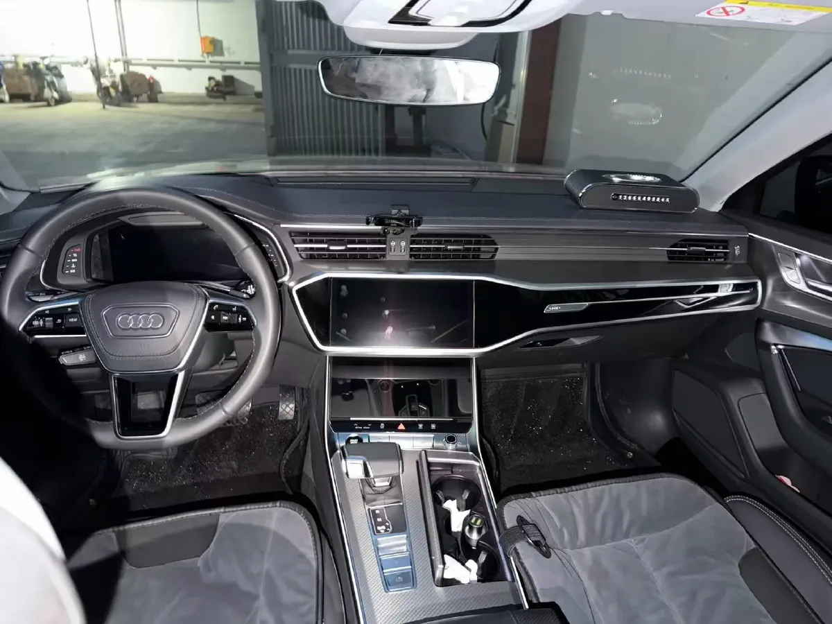 2024 Audi A6L 2.0T 245HP L4 7DCT,autocango,china used car exporter,china ev exporter,chinese used car exporter,chinese used ev exporter