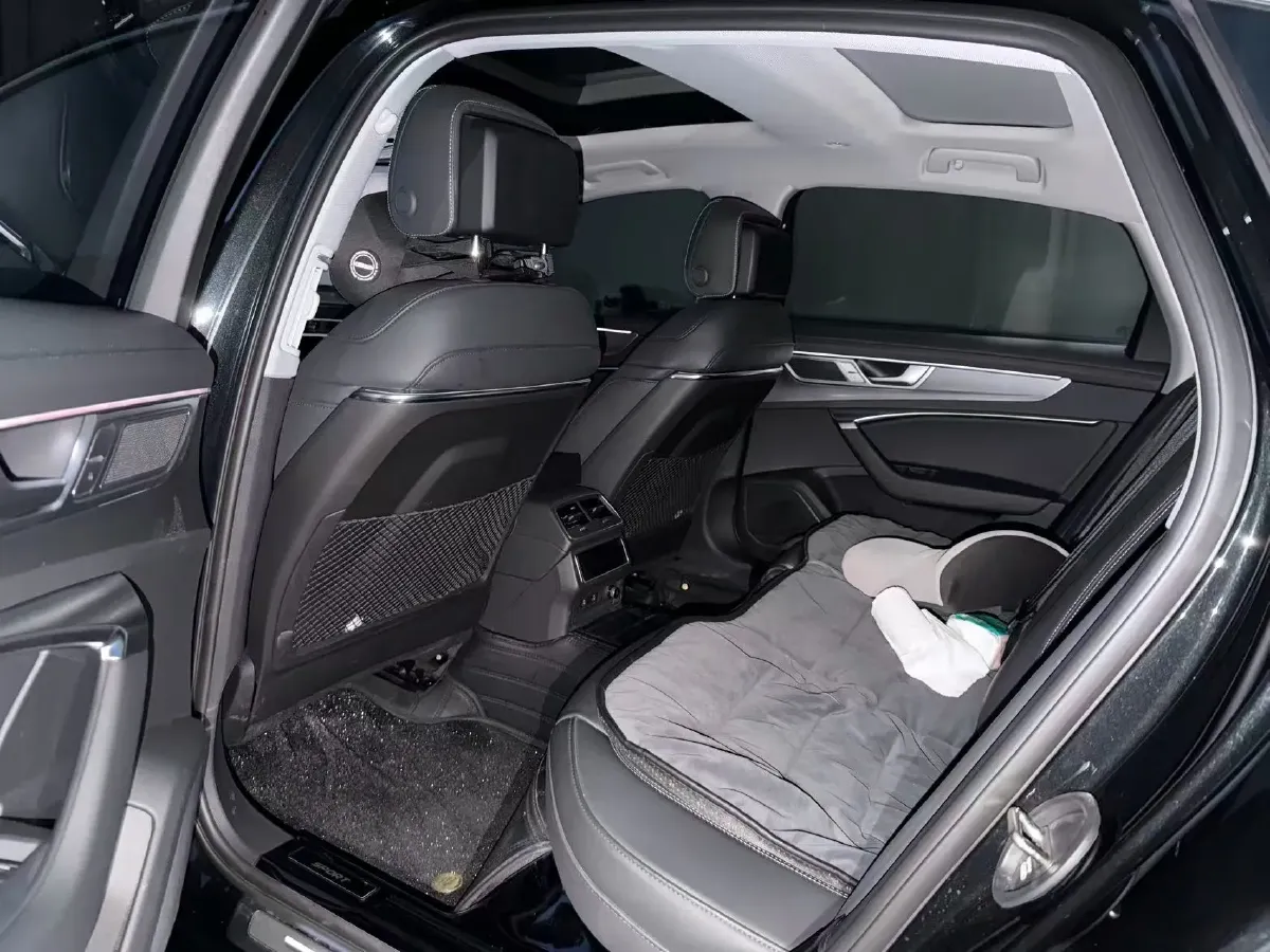 2024 Audi A6L 2.0T 245HP L4 7DCT,autocango,china used car exporter,china ev exporter,chinese used car exporter,chinese used ev exporter