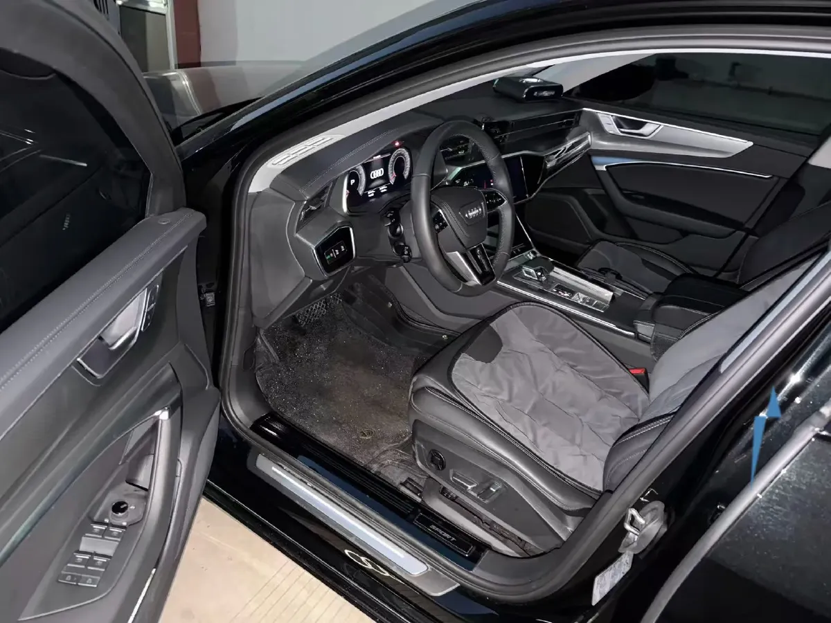 2024 Audi A6L 2.0T 245HP L4 7DCT,autocango,china used car exporter,china ev exporter,chinese used car exporter,chinese used ev exporter