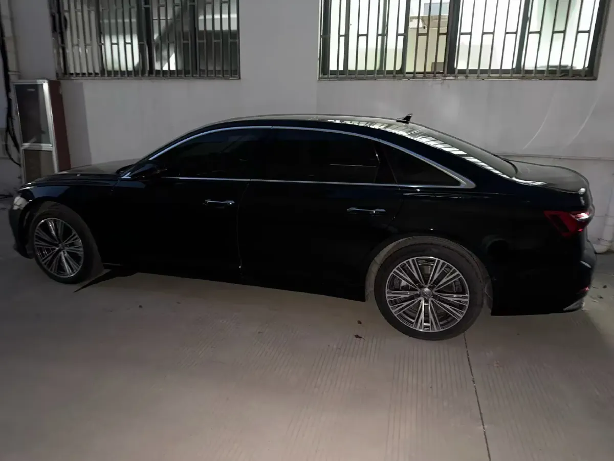 2024 Audi A6L 2.0T 245HP L4 7DCT,autocango,china used car exporter,china ev exporter,chinese used car exporter,chinese used ev exporter