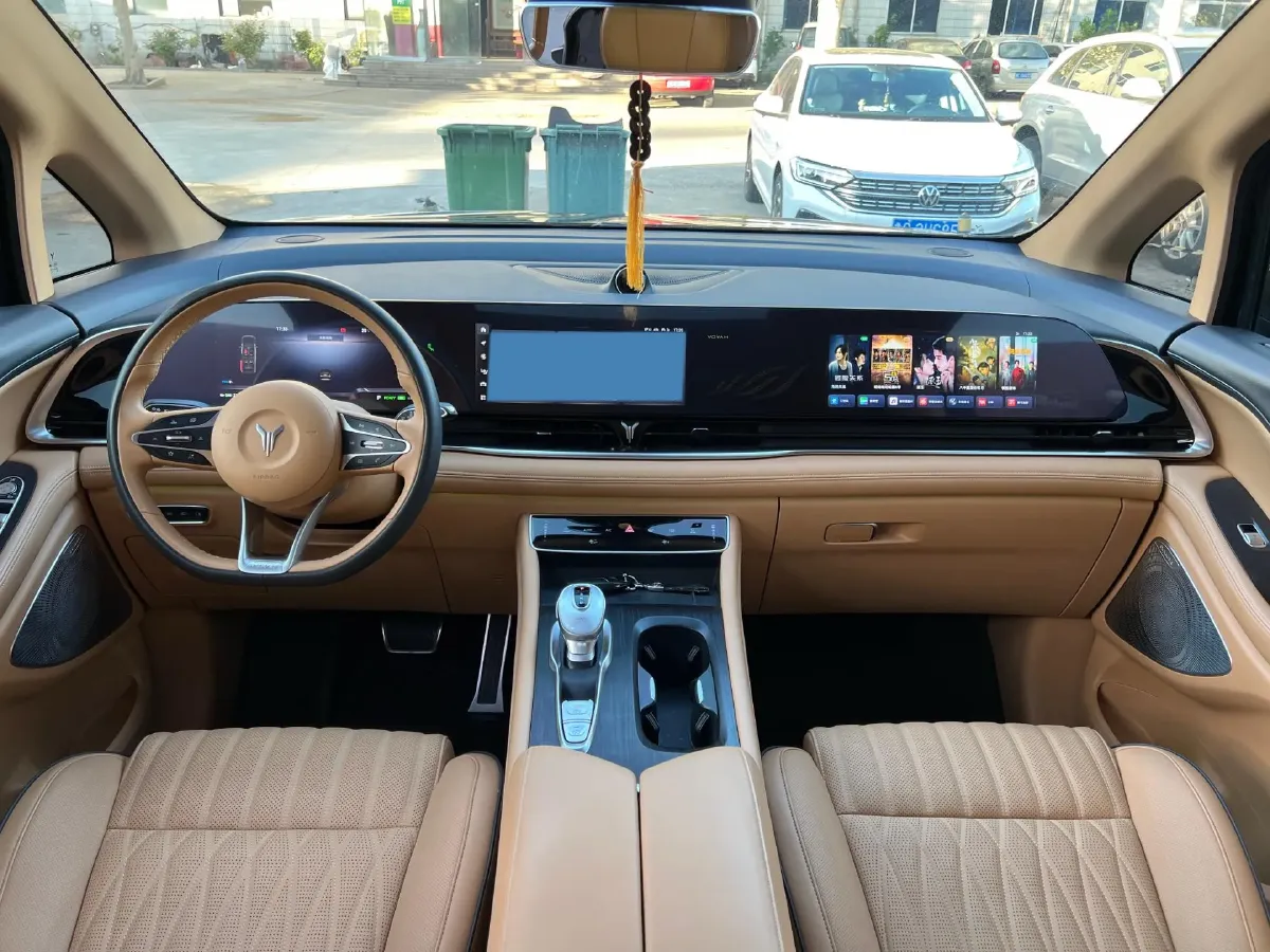 2022 Voyah Dream 1.5T 136HP L4 PHEV 25.57KWH,autocango,china used car exporter,china ev exporter,chinese used car exporter,chinese used ev exporter