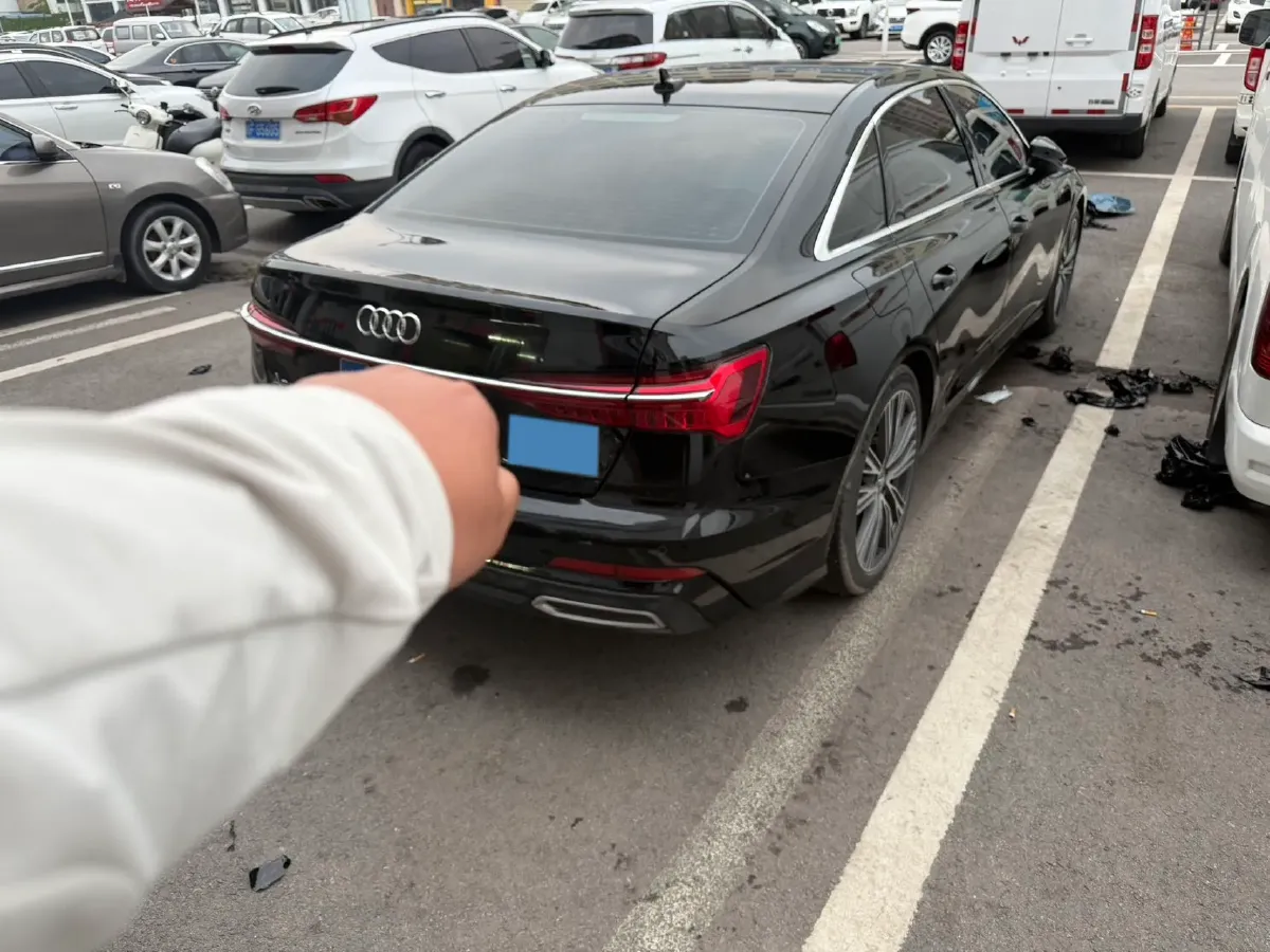 2021 Audi A6L 2.0T 224HP L4 7DCT,autocango,china used car exporter,china ev exporter,chinese used car exporter,chinese used ev exporter