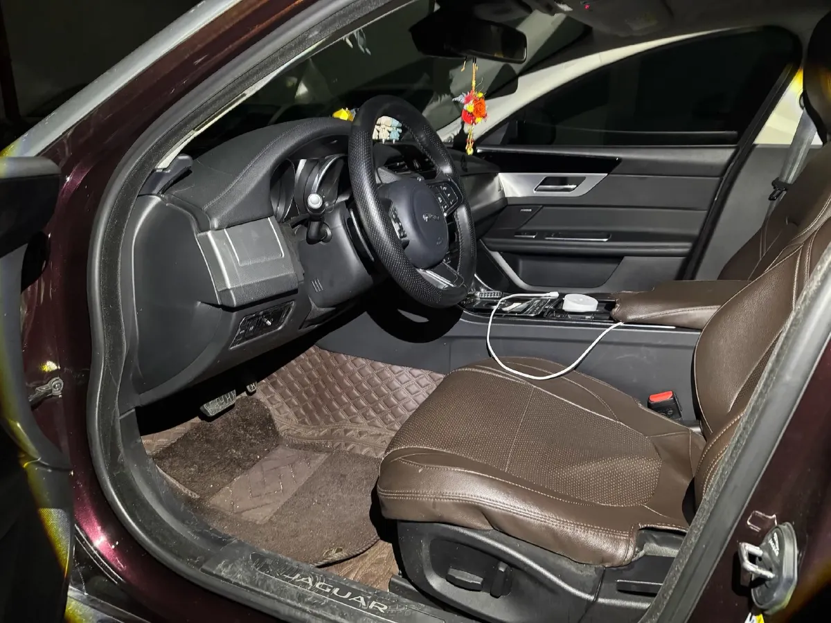 2020 Jaguar XFL 2.0T 200HP L4 8AT,autocango,china used car exporter,china ev exporter,chinese used car exporter,chinese used ev exporter