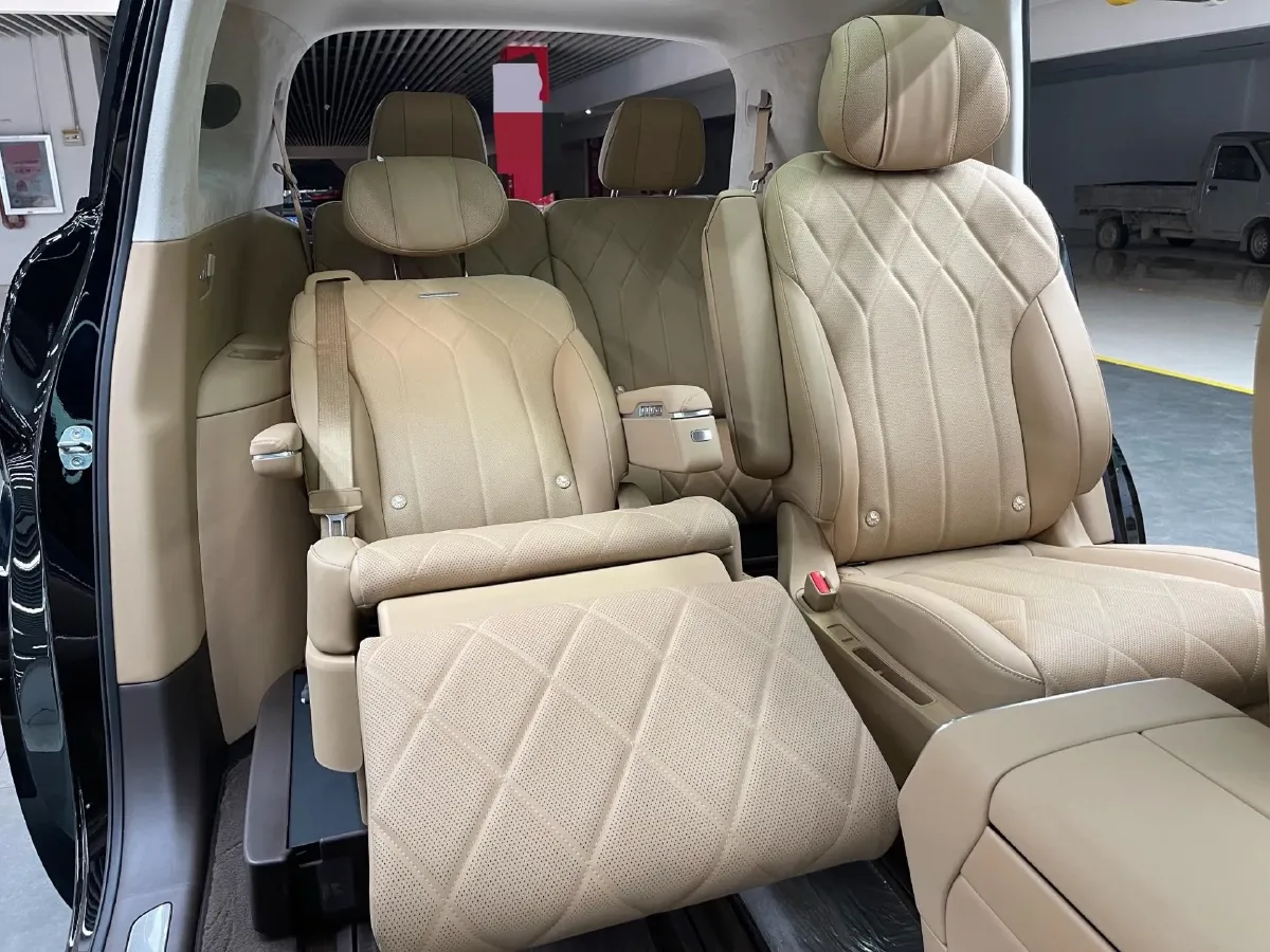 2025 AITO AITO M8 REEV 160HP REEV 53.4KWH,autocango,china used car exporter,china ev exporter,chinese used car exporter,chinese used ev exporter