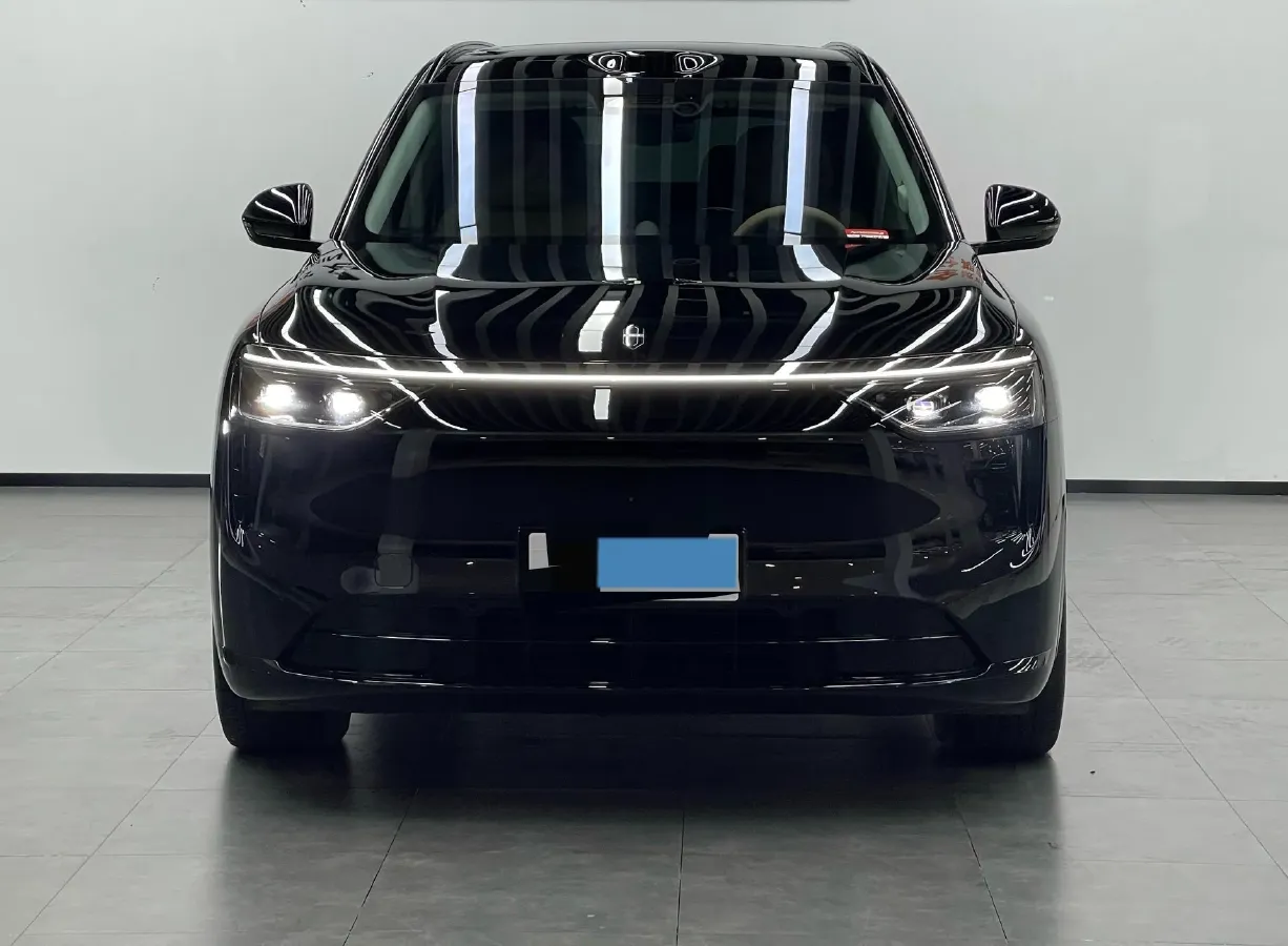 2025 AITO AITO M8 REEV 160HP REEV 53.4KWH,autocango,china used car exporter,china ev exporter,chinese used car exporter,chinese used ev exporter