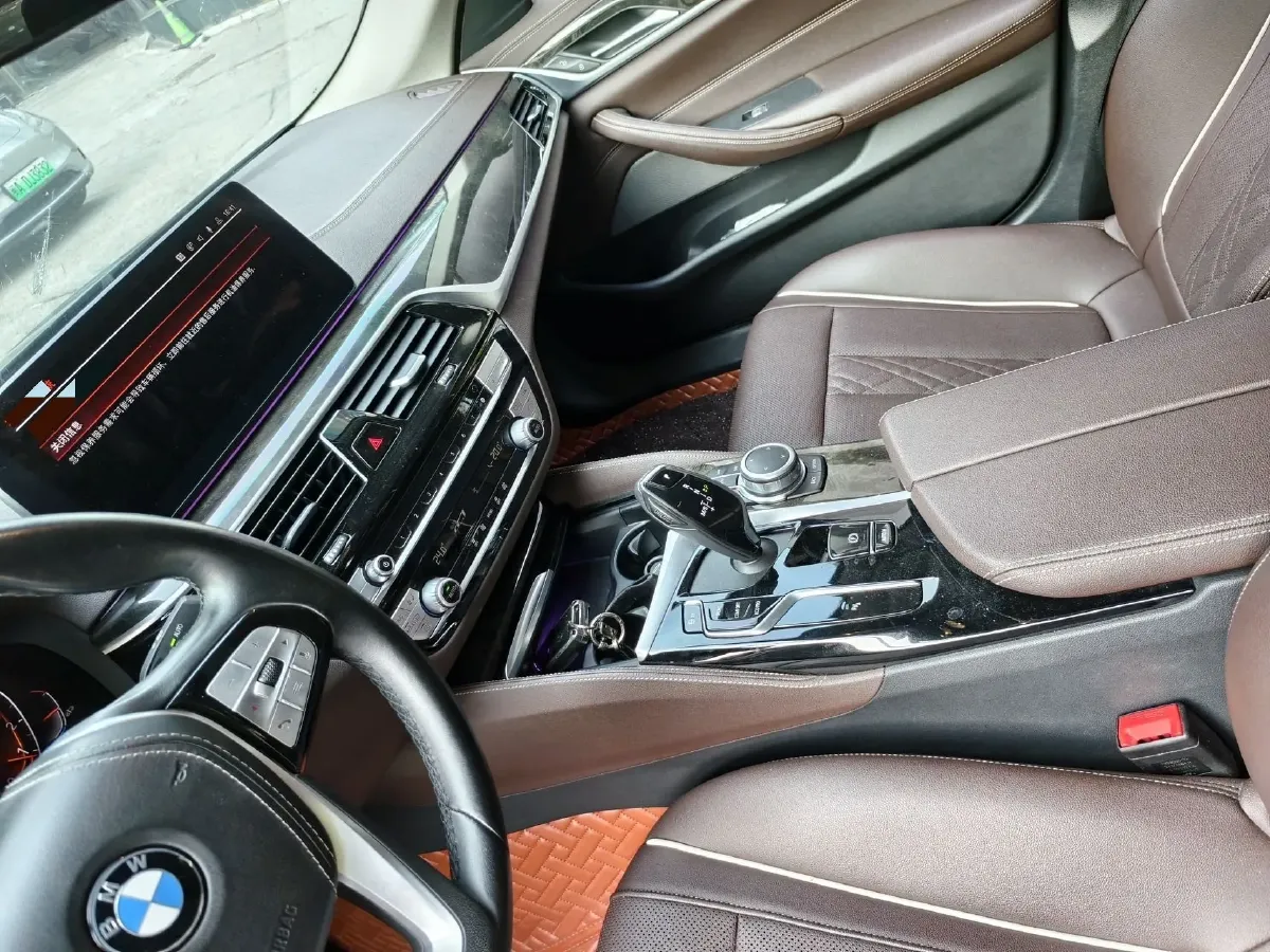 2022 BMW 5 Series 2.0T 184HP L4 8AT,autocango,china used car exporter,china ev exporter,chinese used car exporter,chinese used ev exporter