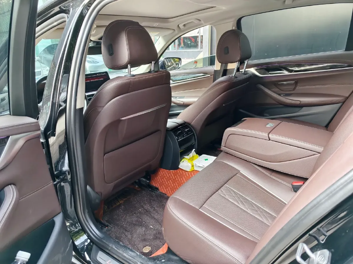 2022 BMW 5 Series 2.0T 184HP L4 8AT,autocango,china used car exporter,china ev exporter,chinese used car exporter,chinese used ev exporter