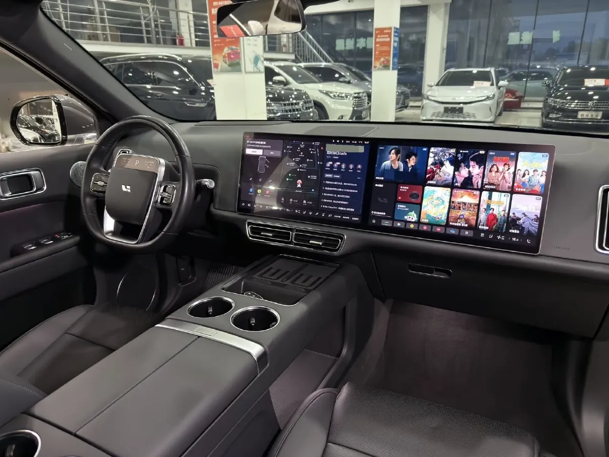 2024 Volvo S60 2.0T 197HP L4 7DCT,autocango,china used car exporter,china ev exporter,chinese used car exporter,chinese used ev exporter