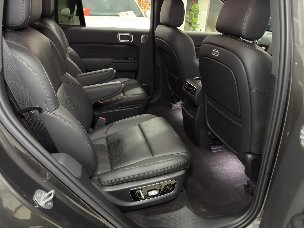 2024 Volvo S60 2.0T 197HP L4 7DCT,autocango,china used car exporter,china ev exporter,chinese used car exporter,chinese used ev exporter