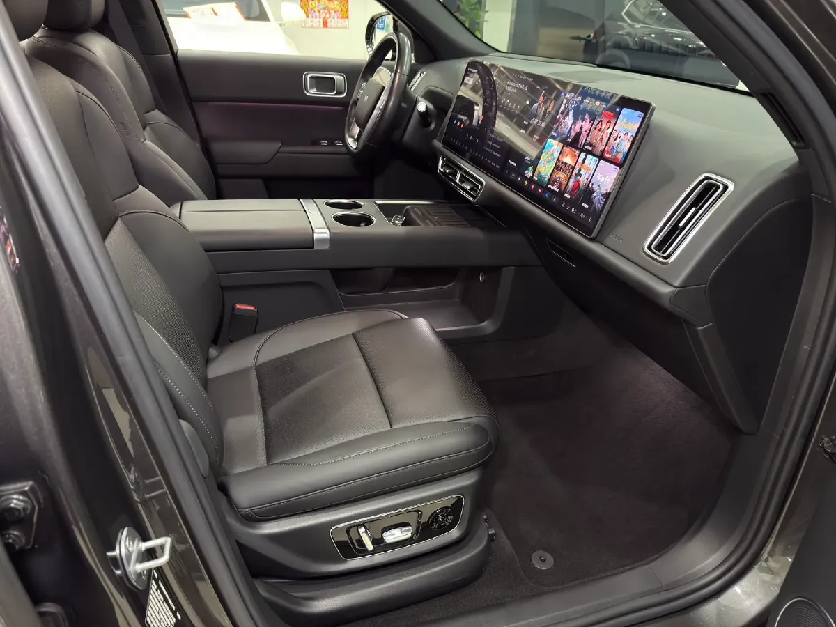 2024 Volvo S60 2.0T 197HP L4 7DCT,autocango,china used car exporter,china ev exporter,chinese used car exporter,chinese used ev exporter